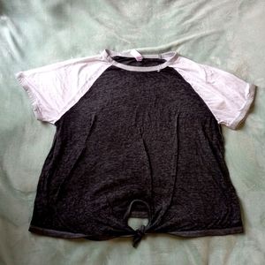 Dark grey/white t-shirt